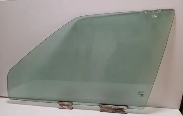 Volvo S70 V70 V70 XC Front door window glass four-door