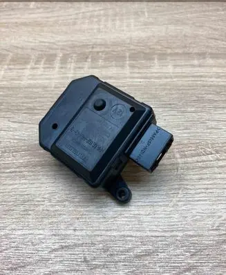 Citroen C4 I Air flap motor/actuator C89689013548 309370600AD