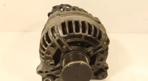Volkswagen Golf Plus Generator/alternator 03F903023D