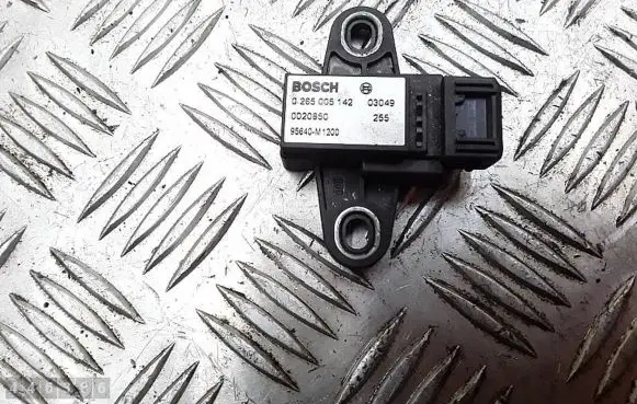 KIA Sorento Airbag deployment crash/impact sensor 0265005142 95640M1200