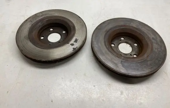 Toyota Avensis T270 Front brake disc