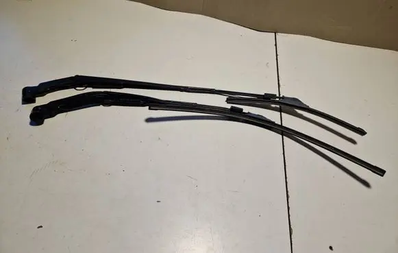 Mazda 3 Windshield/front glass wiper blade 