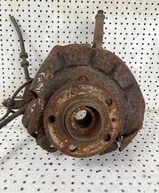 Skoda Fabia Mk2 (5J) Front wheel hub spindle knuckle