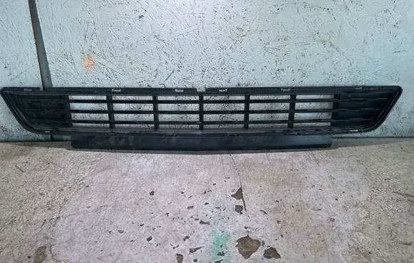 Ford Mustang VI Front bumper lower grill GR3J17K945AAW