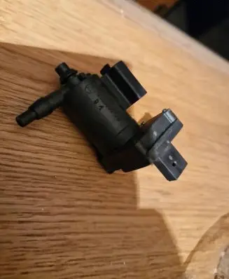 Mercedes-Benz C W203 Vacuum valve A2038000178