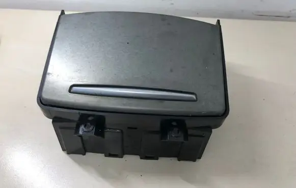 Cup holder front