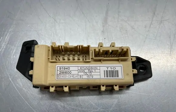 Hyundai Santa Fe Fuse module 919402W600