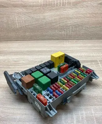 Opel Vectra B Fuse box set 09152787 90505470