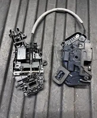 Volkswagen Touran III Rear door lock 5TA839015E 510837811H 45370180