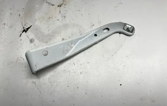 Ford Mustang VI Fender mounting bracket JR3B16C199BA