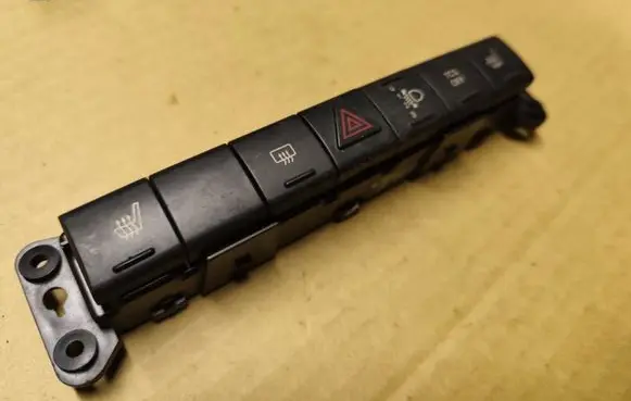 Chrysler PT Cruiser A set of switches P04602664AD