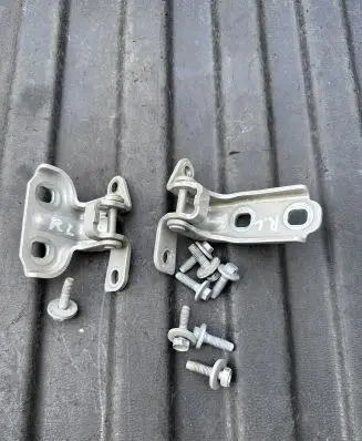 Rear door hinge set