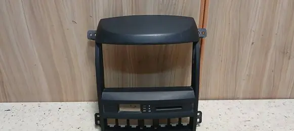 KIA Sorento Radio/GPS head unit trim 8476103E000