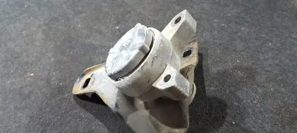 Ford Focus Engine mount bracket