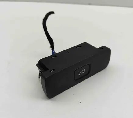 Volvo XC40 Tailgate/boot open switch button 32350330