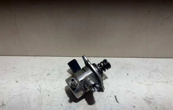 Skoda Octavia Mk3 (5E) Fuel injection high pressure pump 05E127027D