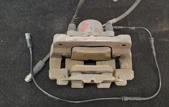 BMW X3 F25 Front brake caliper 703123 6790303 287328