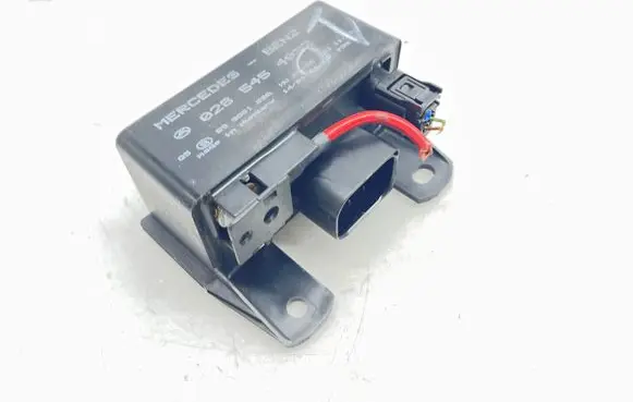 Mercedes-Benz E W211 Glow plug pre-heat relay 0285454032