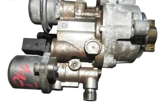 BMW 3 E92 E93 Fuel injection high pressure pump 7613933 7547883