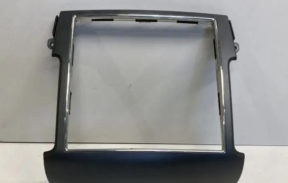KIA Sorento Radio/GPS head unit trim 
