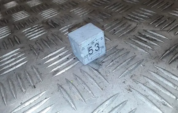 Volkswagen PASSAT B6 Other relay 141951253B