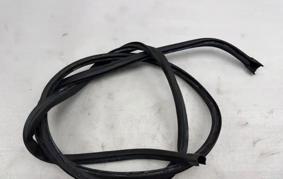 Volvo XC90 Engine compartment rubber 31402737