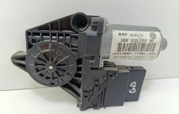 Volkswagen PASSAT B5.5 Rear door window regulator motor 3B9839752BF