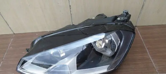 Volkswagen Golf VII Headlight/headlamp