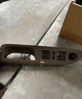 Volkswagen PASSAT B6 Front door window switch trim 3C11867171B