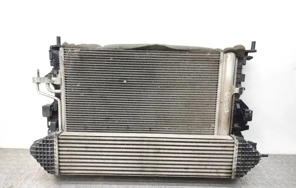 Ford Focus Radiator set 8V6119710FA 8V618C342FA BV619L440AD