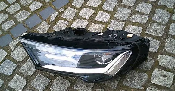 Audi SQ7 Headlight/headlamp 4M0941011C