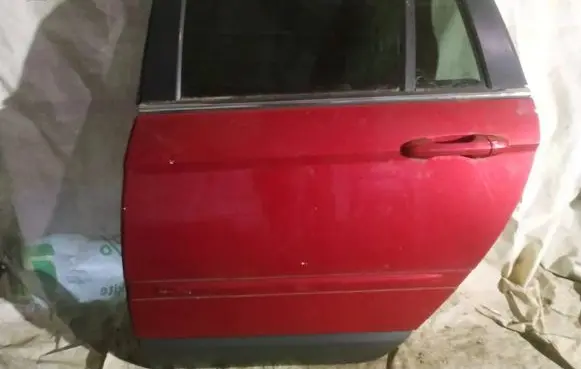Chrysler Pacifica Rear door raudonos