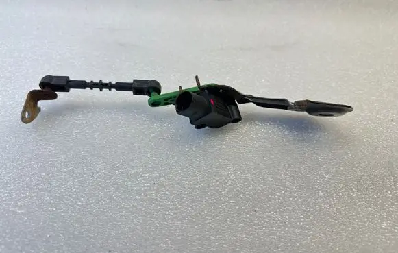 Audi A6 S6 C7 4G Rear air suspension level height sensor 4H0907503
