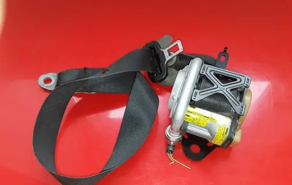 Mitsubishi Grandis Front seatbelt TKAF2N693