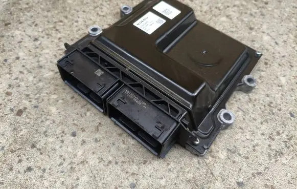 Volvo XC40 Engine control unit/module 32203480