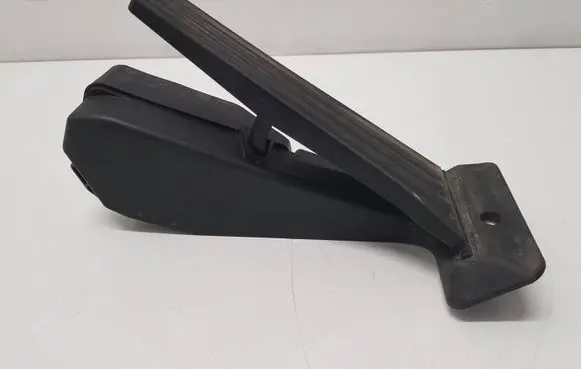 BMW 1 E81 E87 Accelerator throttle pedal 679374201 3542679374201 74766500