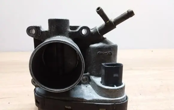 Skoda Fabia Mk1 (6Y) Throttle valve 047133062