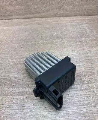 Audi A6 S6 C5 4B Heater blower motor/fan resistor 4B0820521 5DS006467 USED