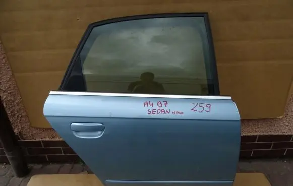 Audi A4 S4 B7 8E 8H Rear door