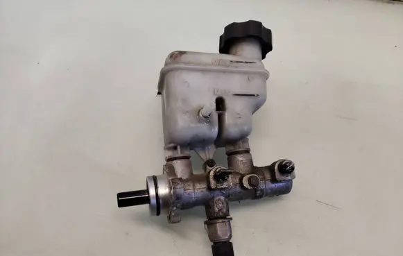 KIA Carens I Master brake cylinder