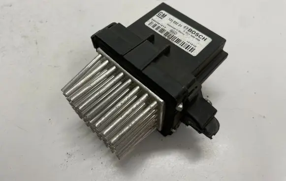 Opel Astra J Heater blower fan relay 13503201