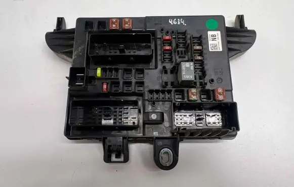 Opel Insignia A Fuse module 13277318 17252312610