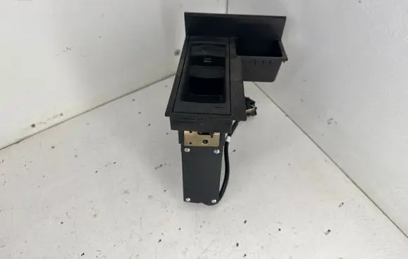Volkswagen Touran I USB socket connector 1T0857925C 473VH30C