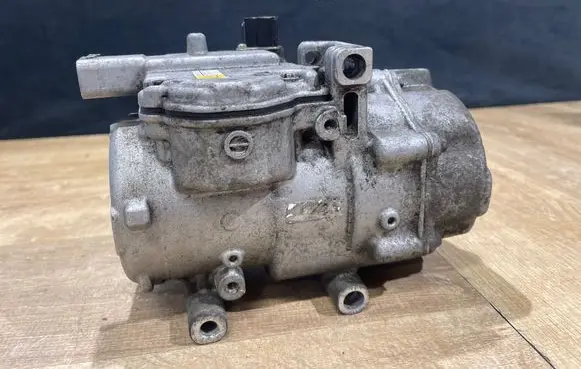 Toyota Prius c Air conditioning (A/C) compressor (pump) 0422000404 ES27C 1T00210