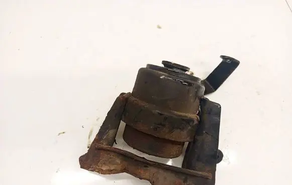 Toyota Avensis T250 Engine mount bracket 