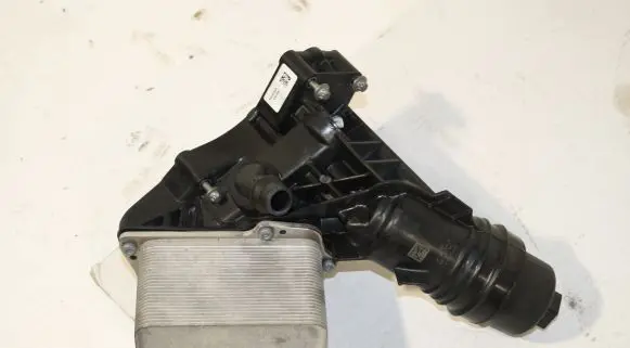 BMW 4 F32 F33 Oil filter mounting bracket 8570063