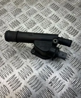 Volkswagen PASSAT B6 Engine coolant pipe/hose 038121132