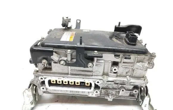 Voltage converter inverter