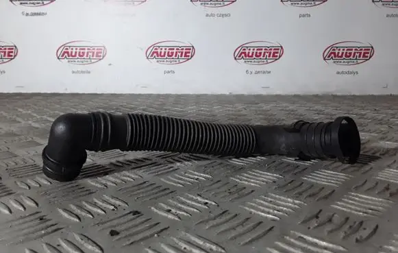 Volkswagen PASSAT B5.5 Engine coolant pipe/hose 1J0131128