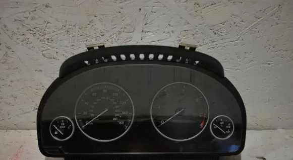 BMW 5 F10 F11 Speedometer (instrument cluster) 9265181